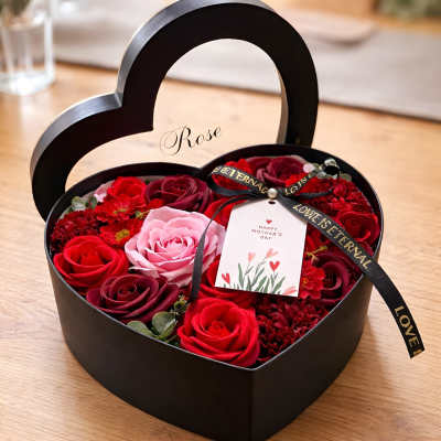 Love mom Heart Black box ( ARTIFICIAL soap roses )