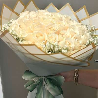 100 wrap white roses