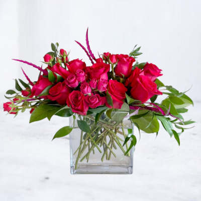Pink rose bouquet in a clear square glass vase