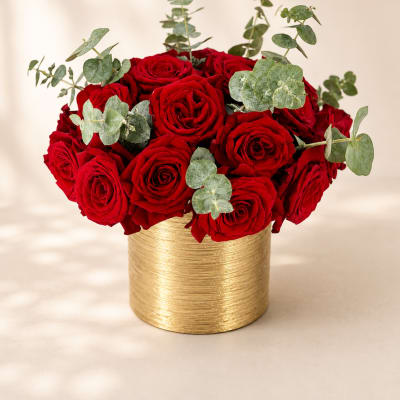 Freya's Crimson Elegance – Luxury Rose Vase Arrangement