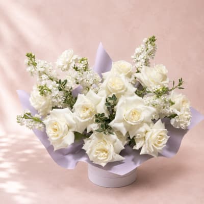 Selene's Ivory Grace – Luxury White Rose Hat Box