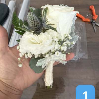 Boutonniere（B）