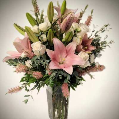 Elegant Lily and Rose Bouquet
