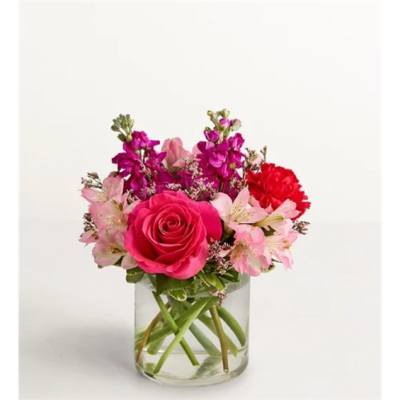 Pink and red mixed bouquet in a clear glass vase