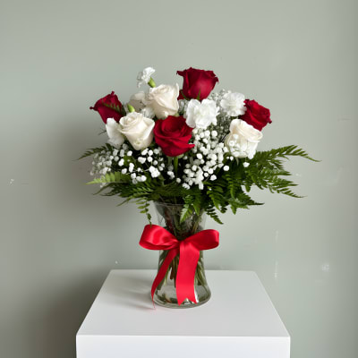 12 Red & White Rose In Glass Vase