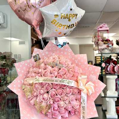 Pink rose bouquet with heart and star balloons