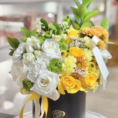 Bumble Bee Blooming Box