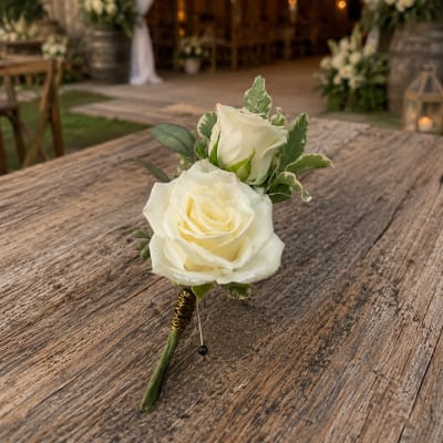 Men’s Sweeheart Rose Boutonnières