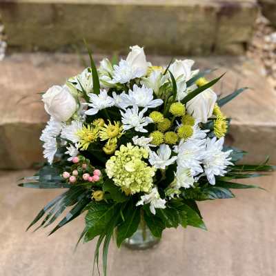 White and yellow mixed bouquet in a glass vase