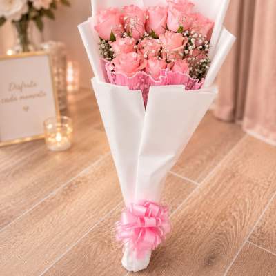 12 Light Pink Roses