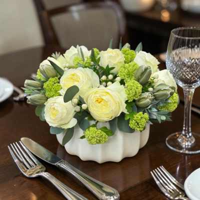 Golden Table Garden — Roses & Hydrangea Glow
