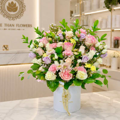 Pastel rose bouquet in a white hatbox with a ribbon