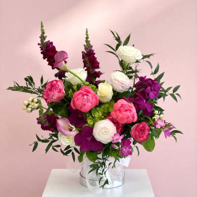 Pink and white mixed bouquet in a clear vase