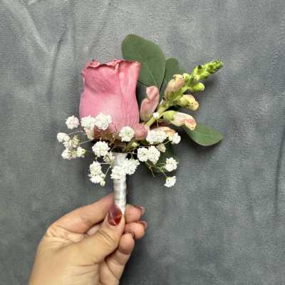 Dusty pink rose boutonnière
