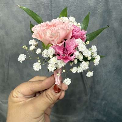 Mix pink carnations boutonnière