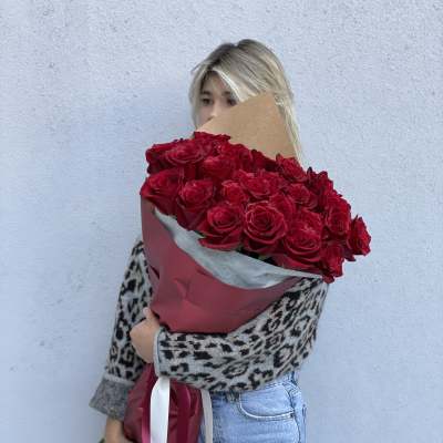 Bouquet of 25 stunning long stem red roses