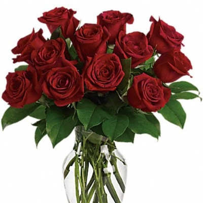 Bouquet of red roses in a clear glass vase