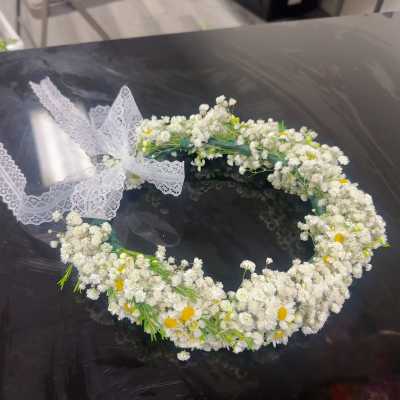 White floral crown with small daisies and lace ribbon