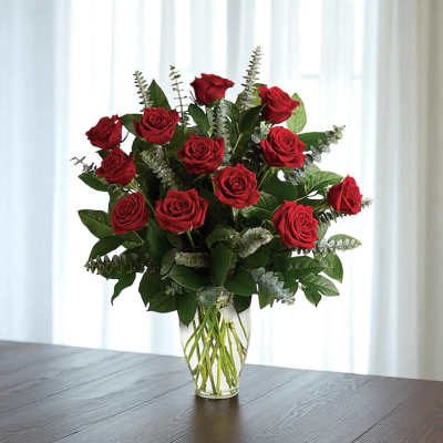 Bouquet of red roses in a clear glass vase
