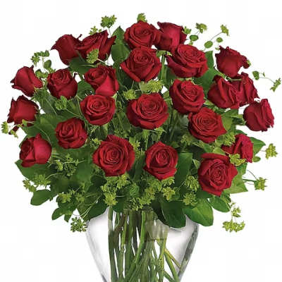 Bouquet of red roses in a clear glass vase