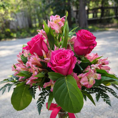 Elegant Pink Rose & Alstroemeria Bouquet in Glass Vase