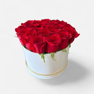 Red roses arranged in a round white hat box