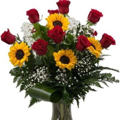 Bouquet of red roses and sunflowers in a clear glass vase