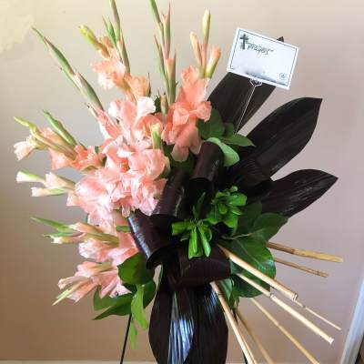 Elegant Tribute Spray