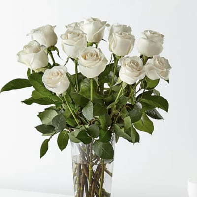 Bouquet of white roses in a clear glass vase
