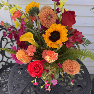 Mixed bouquet with roses, sunflowers, dahlias, and calla lilies
