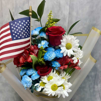 Bouquet of red roses, blue and white daisies, and an American flag