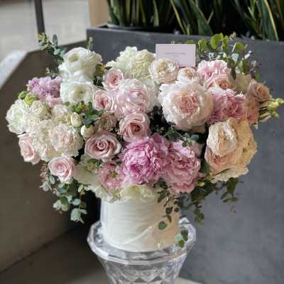 Pink and white rose bouquet in a clear vase