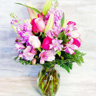 Pink and white mixed bouquet in a glass vase
