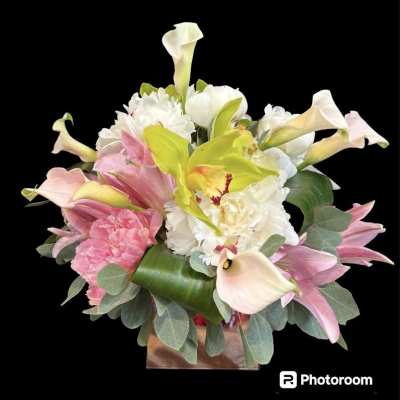 Bouquet of pink and white flowers with calla lilies in a box