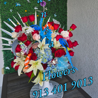Elegant Mini Arrangement – Ocean-Inspired