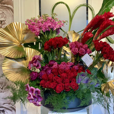 Elegant 300-Rose Floral Arrangement with Gold & Greenery