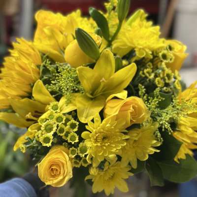 Yellow bouquet with lilies, roses, and daisies