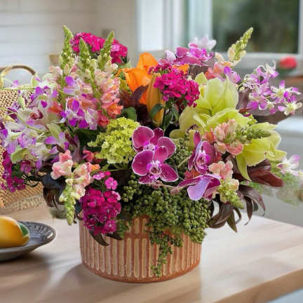 Romantic Arrangement in a basket !