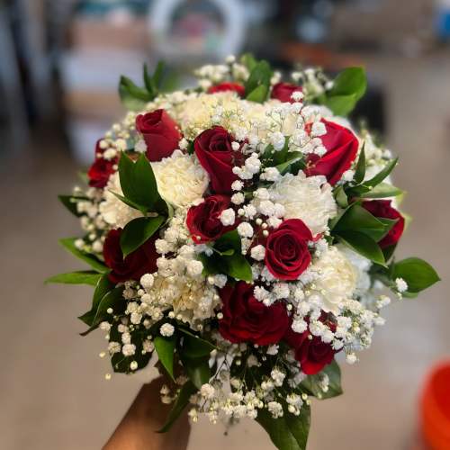 Bouquet of red roses and white carnations with baby's breath