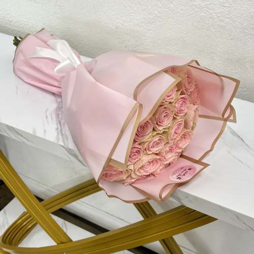 25 Roses - Light Pink Roses With Glitter And Pink Wrapping Paper