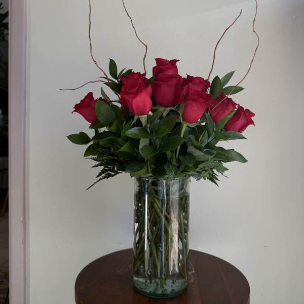 Bouquet of red roses in a clear glass vase