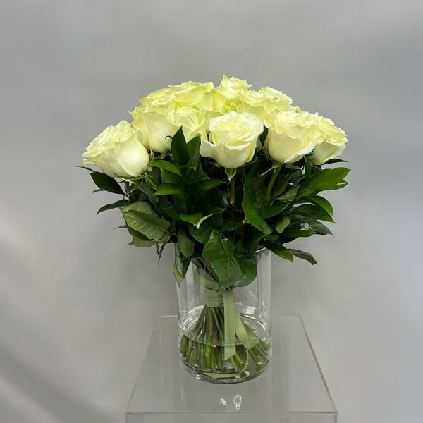 Bouquet of white roses in a clear glass vase