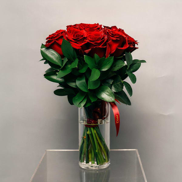 Bouquet of red roses in a clear glass vase