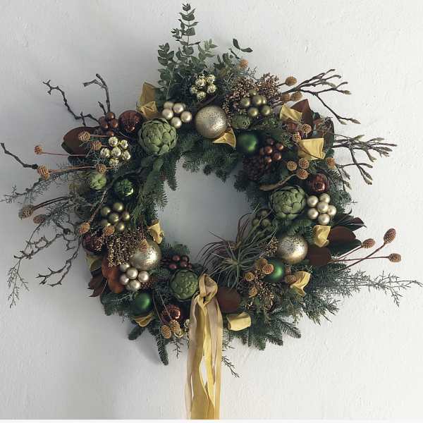 The Come and Knock on my Holiday Door Arrangement.