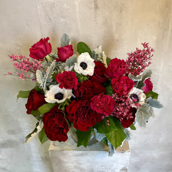 Red and white rose bouquet in a clear vase