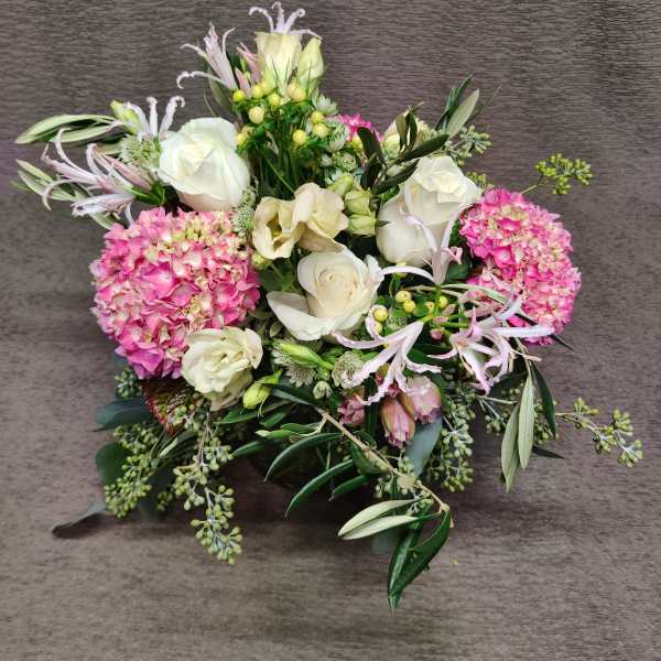 Olive centerpiece pinks and whites