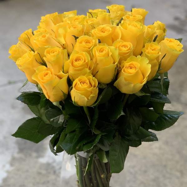 Bouquet of yellow roses in a clear glass vase
