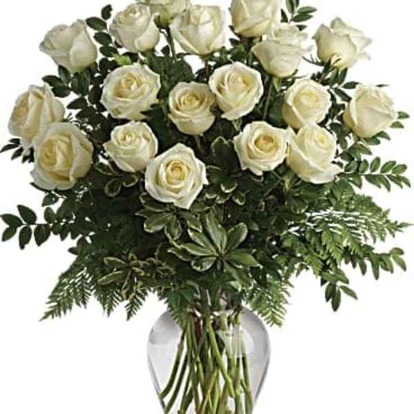 Bouquet of white roses in a clear glass vase