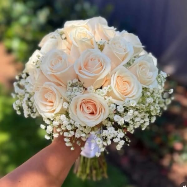 Cream rose bridal bouquet with baby's breath