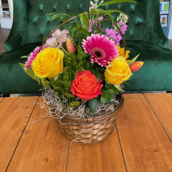 8" Dish Garden Basket With Cut Flowers